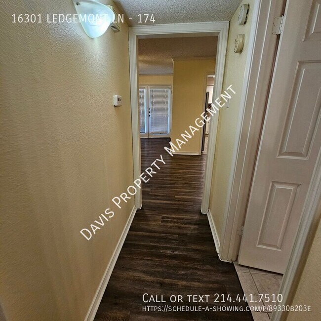 Building Photo - 16301 Ledgemont Ln