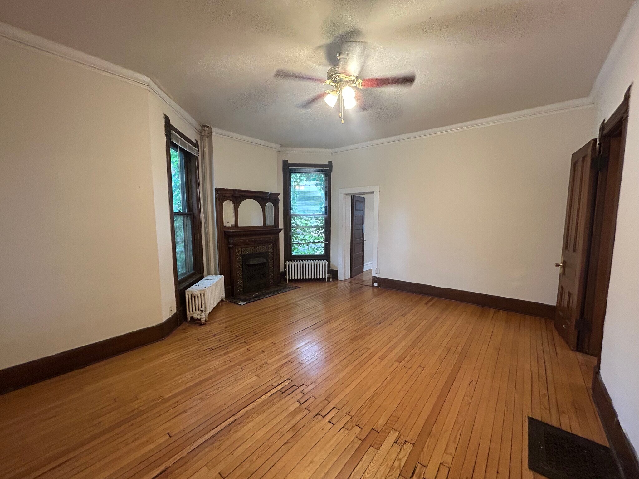 Building Photo - 319 N Pinckney St