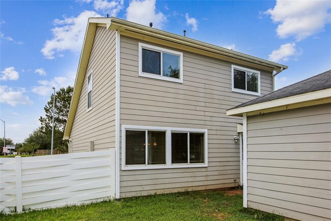 Building Photo - 6103 Elton Knolls St