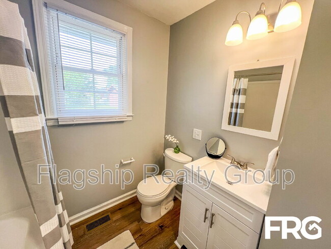 Building Photo - 1305 Robin St