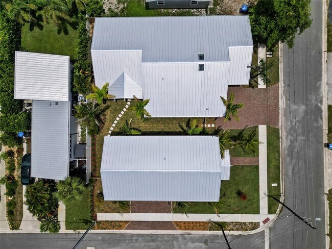 Building Photo - 1631 31st Ave N