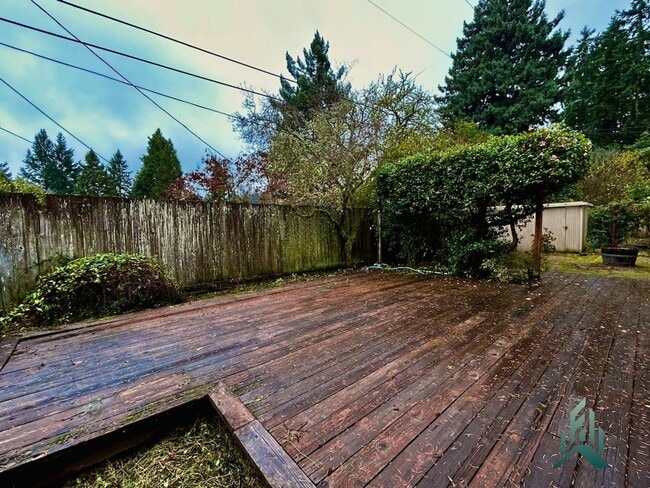 Building Photo - Mid-century Modern Single-family Home for Rent