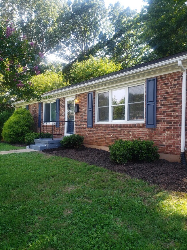 Primary Photo - 1119 Moseley Dr