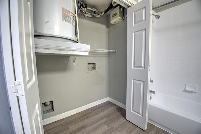 Building Photo - 2320 Gracy Farms Ln