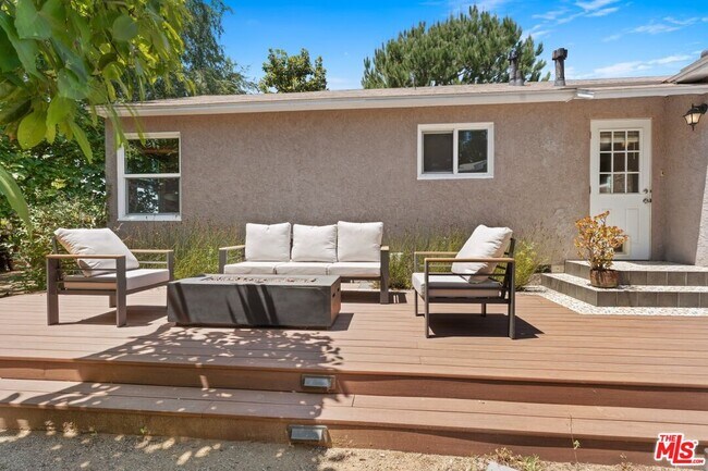 Building Photo - 1338 Montecito Cir