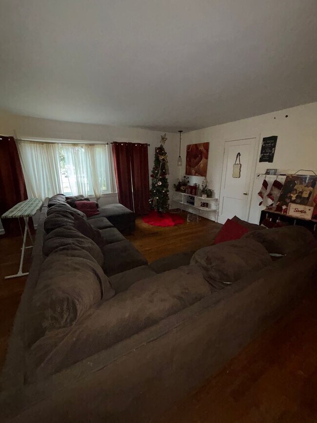 Building Photo - 2200 Loop Rd