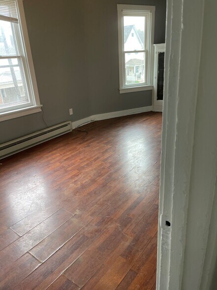 Primary Photo - 306 Ridge Ave
