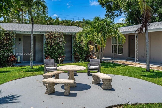 Building Photo - 2201 NE 14th Ave