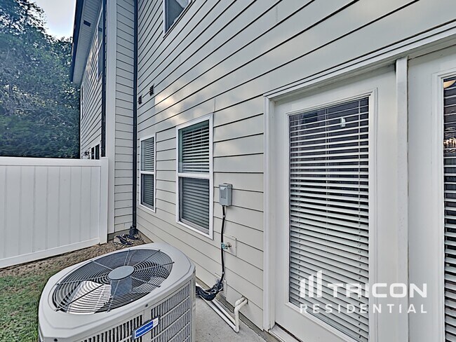Building Photo - 409 Riverwood Ct