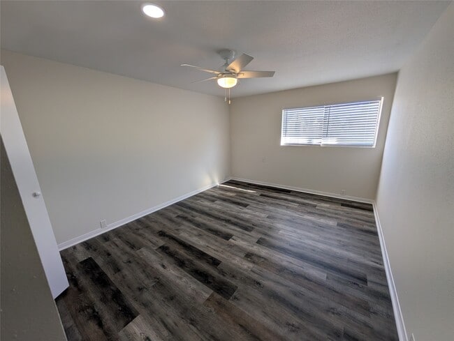 Building Photo - 2101 Fountain View Dr