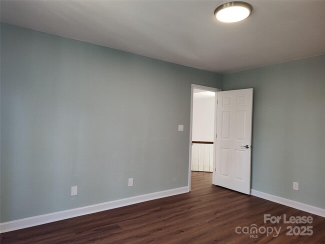 Building Photo - 5206 Dunrobin Ln