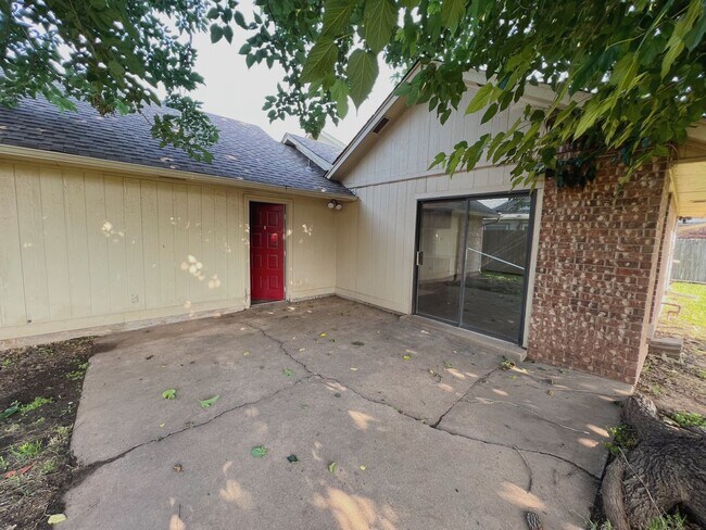 Building Photo - CHARMING 3 BED IN EDMOND!