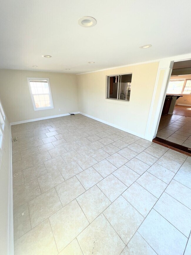 Building Photo - 115 Beverly Hills Cir