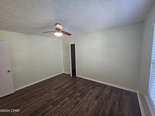 Building Photo - 5100 Hickory St