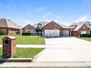 Building Photo - 12116 E 70th St N