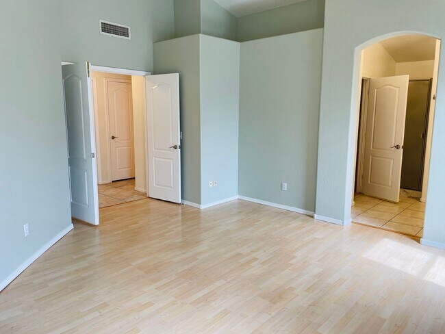Building Photo - Prime Tempe Location!
