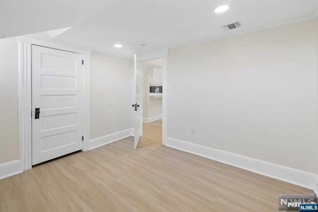 Building Photo - 101 2nd St