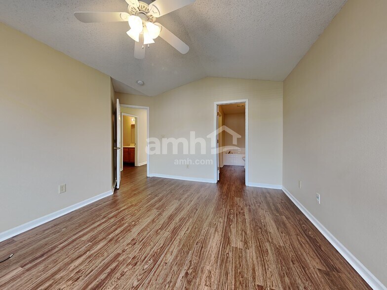 Building Photo - 15235 Follow Dr