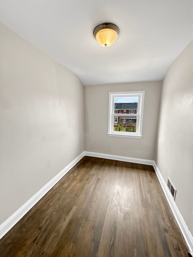 Building Photo - Spacious Dundalk Home with Finished Basement & Fireplace