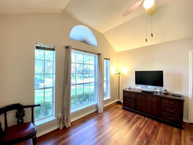 Building Photo - 13706 Morningbluff Dr