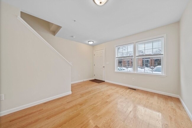 Building Photo - 285 Lake St