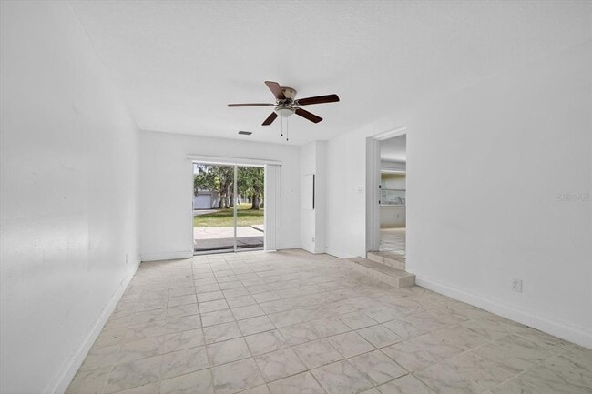 Building Photo - 215 Edgewater Dr