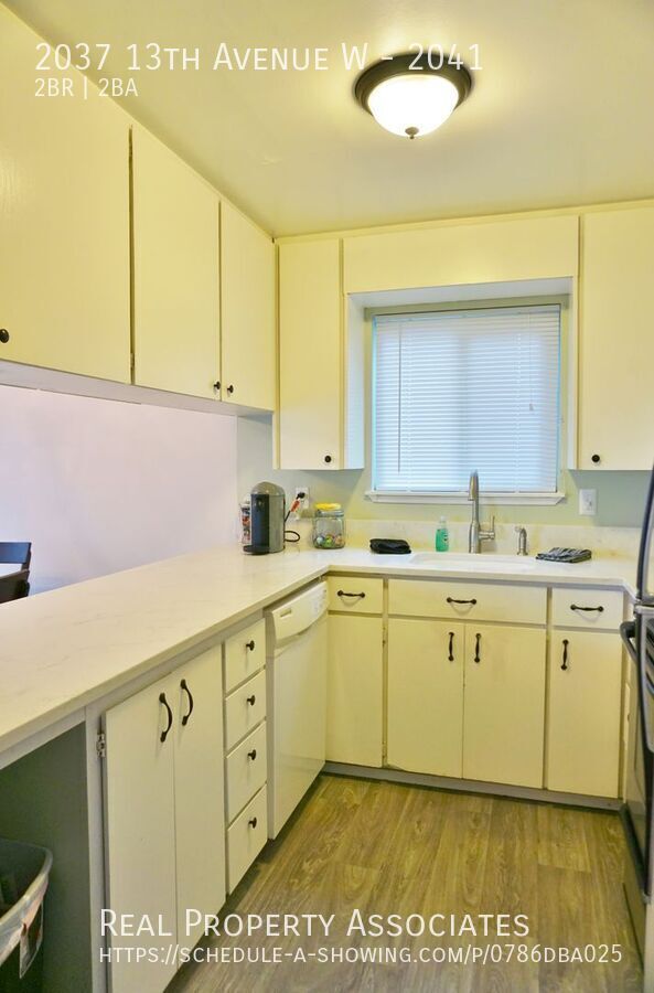 Building Photo - 2037 13th Ave W