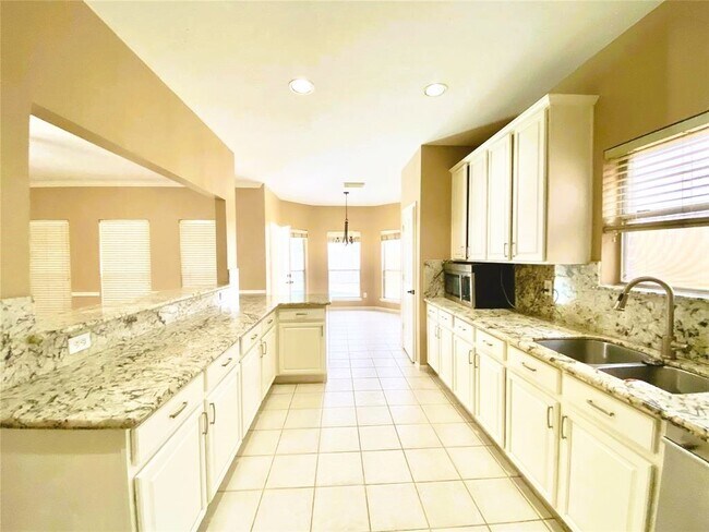 Building Photo - 21523 Santa Clara Dr