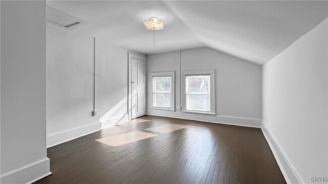 Building Photo - 809 Hamilton St