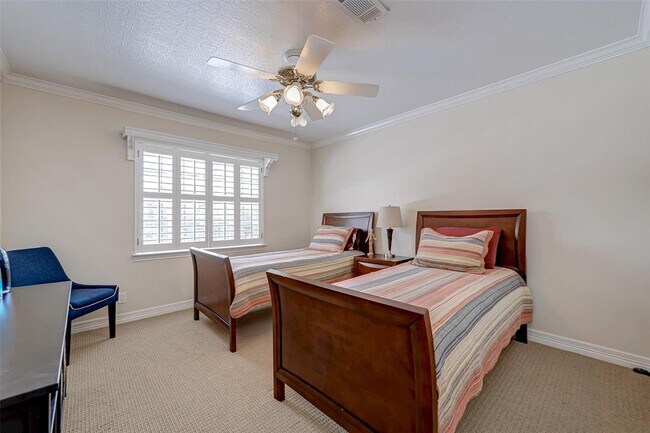 Building Photo - 6329 Del Monte Dr