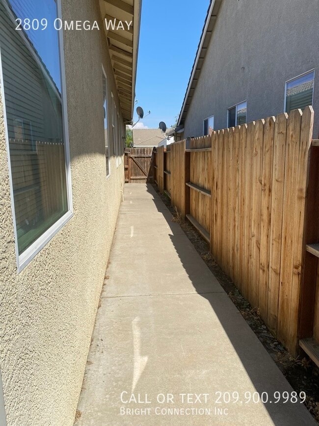 Building Photo - 2809 Omega Way