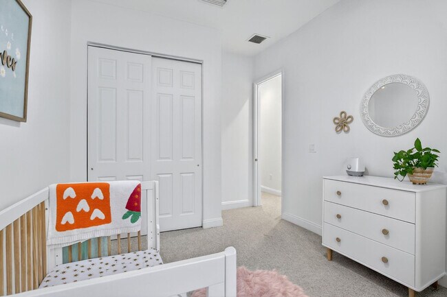 Building Photo - 6012 NW 116th Dr