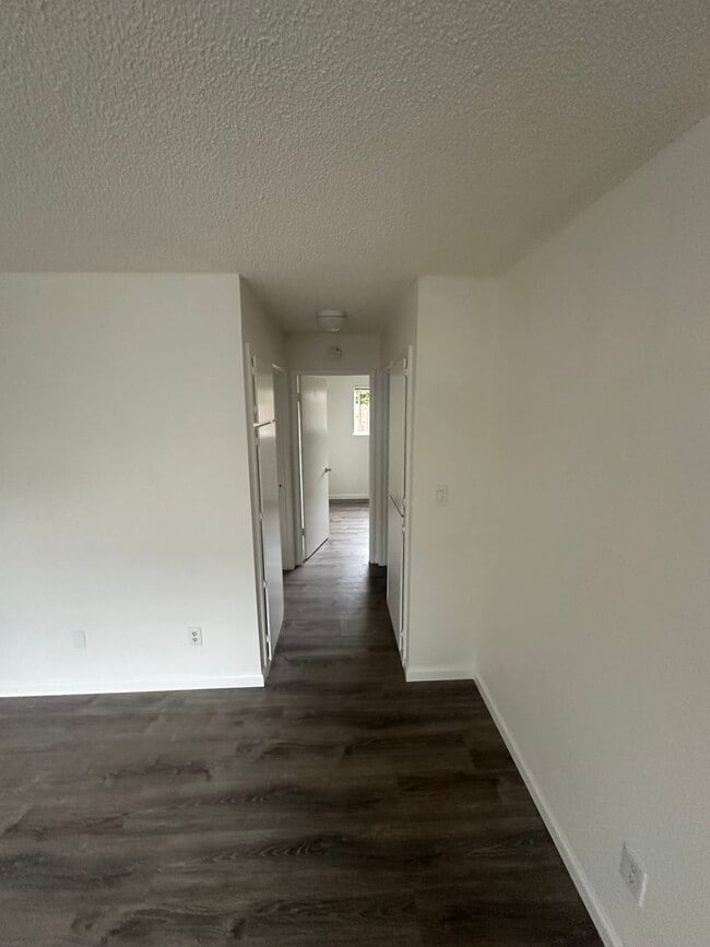 Building Photo - Nice move-in ready two bedroom one bath unit