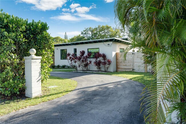 Building Photo - 11534 NE 13th Ave