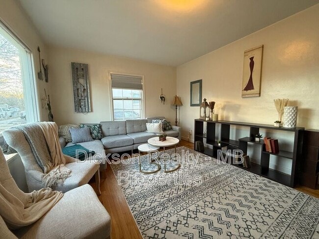 Building Photo - 631 Cheney St