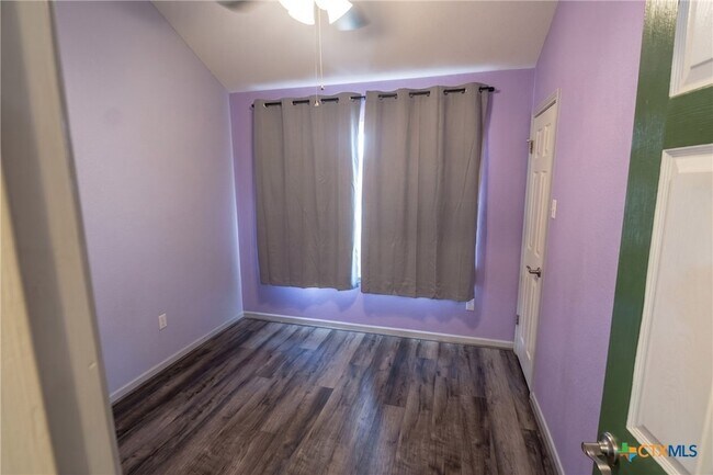 Building Photo - 203 Appaloosa Dr