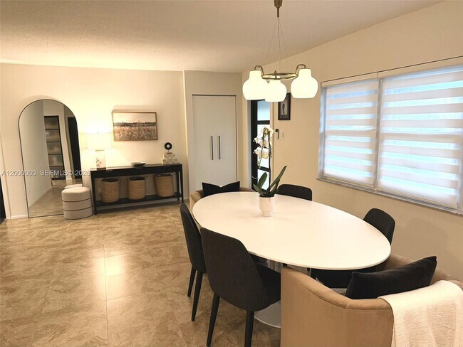 Building Photo - 5704 SW 116th Ave