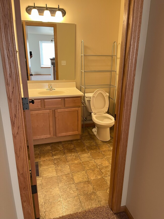 community bathroom - 1480 Palisades Dr