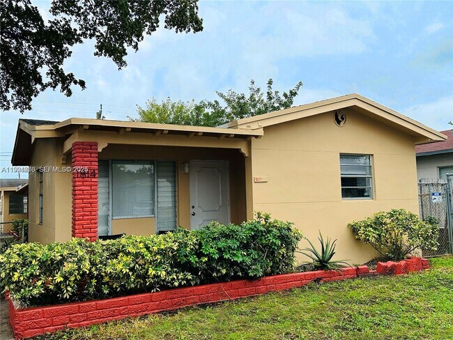 Building Photo - 1814 Washington St