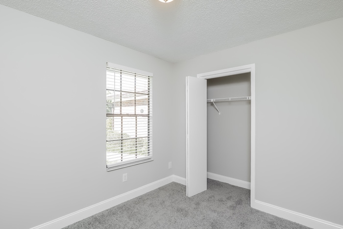 Building Photo - 2386 Dundee Ct E