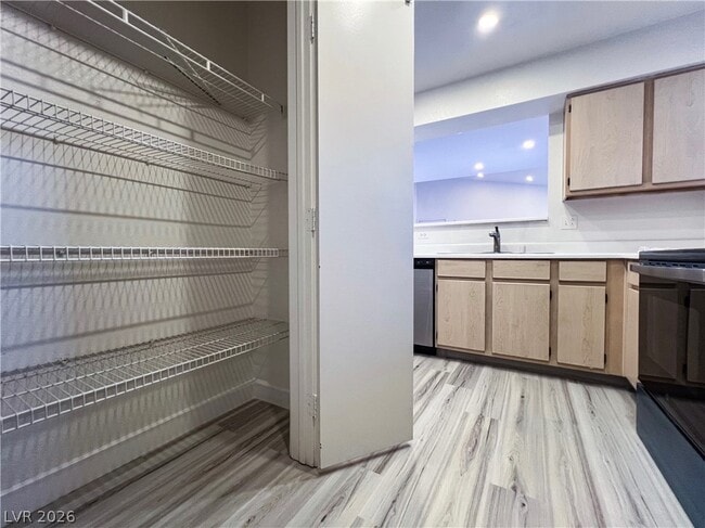 Building Photo - 8101 W Flamingo Rd