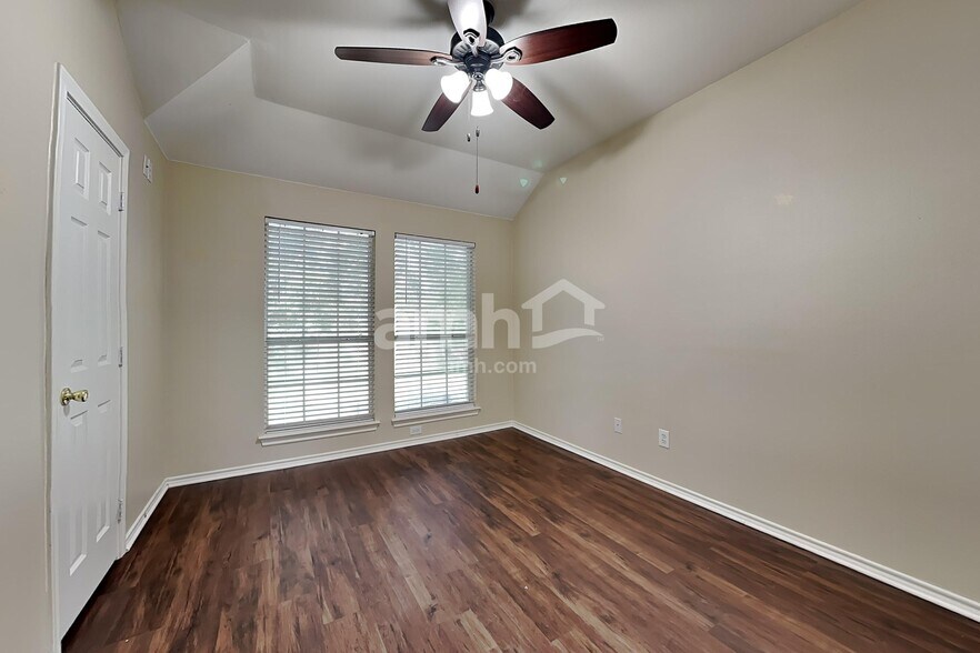 Building Photo - 5217 Alec Dr