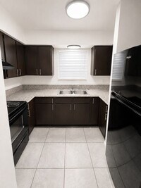 Building Photo - 1185-1185 BENTLEY ROAD, 4