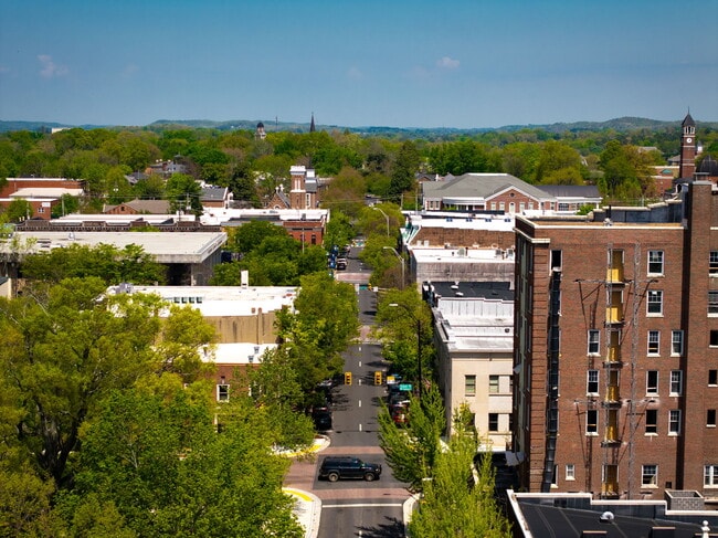 Building Photo - 631 NE Bellingham Dr