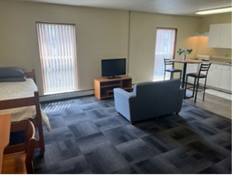 Tower 1 Large Studio - Eagle Park Apartments – Clarion's Premier Student & Professional Housing