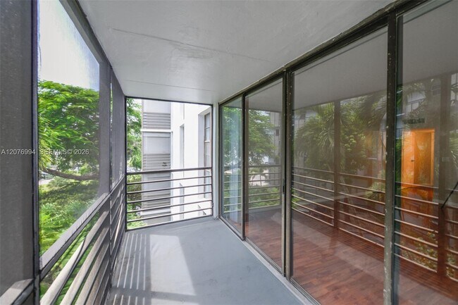 Building Photo - 20500 W Country Club Dr