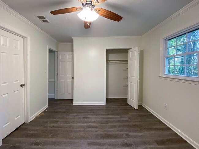 Building Photo - 205 Park Ridge Dr