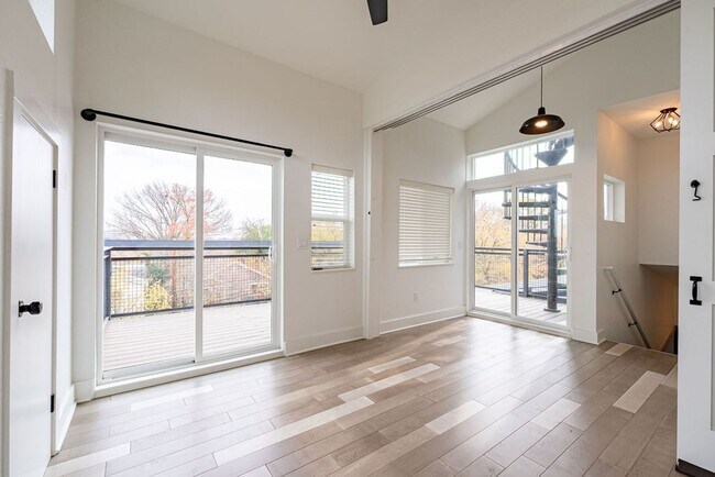 Building Photo - Tip Tier Views at this Beautiful 4 bedroom, 3 bathroom home in Central East Austin!!!