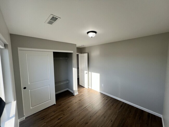 Building Photo - 107 Grant Dr