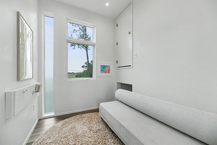 Main level flex space with Smart TV and sofa bed - 2179 Sol Legare Rd